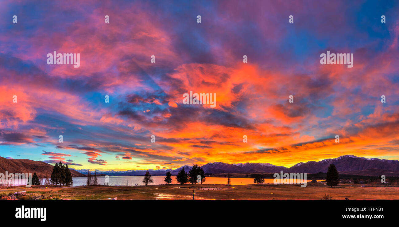 Sunrise at Lake Tekapo in New Zealand Stock Photo - Alamy