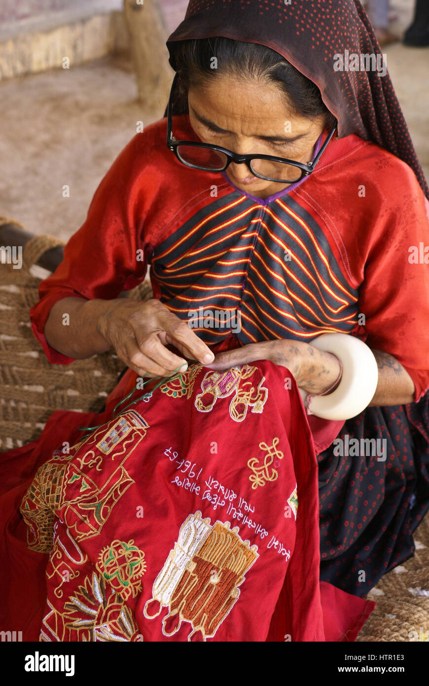 Aahir woman embroidering, Dhaneti village, Gujarat, India Stock Photo