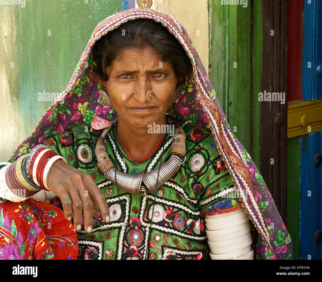 Beautifully dressed Meghwal Harijan woman in a village near Bhuj, Gujarat, India Stock Photo