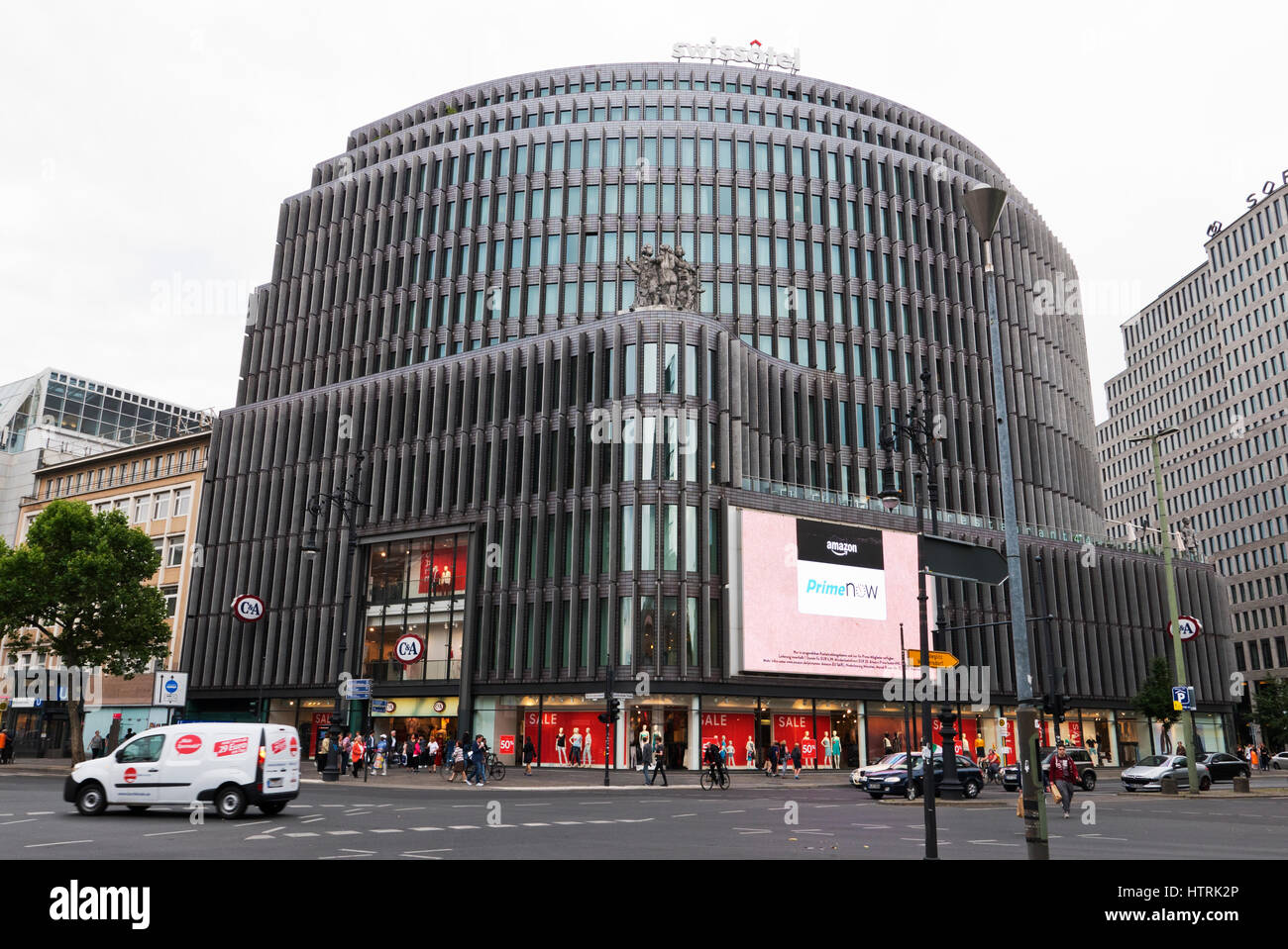 Hight street shopping berlin hi-res stock photography and images - Alamy