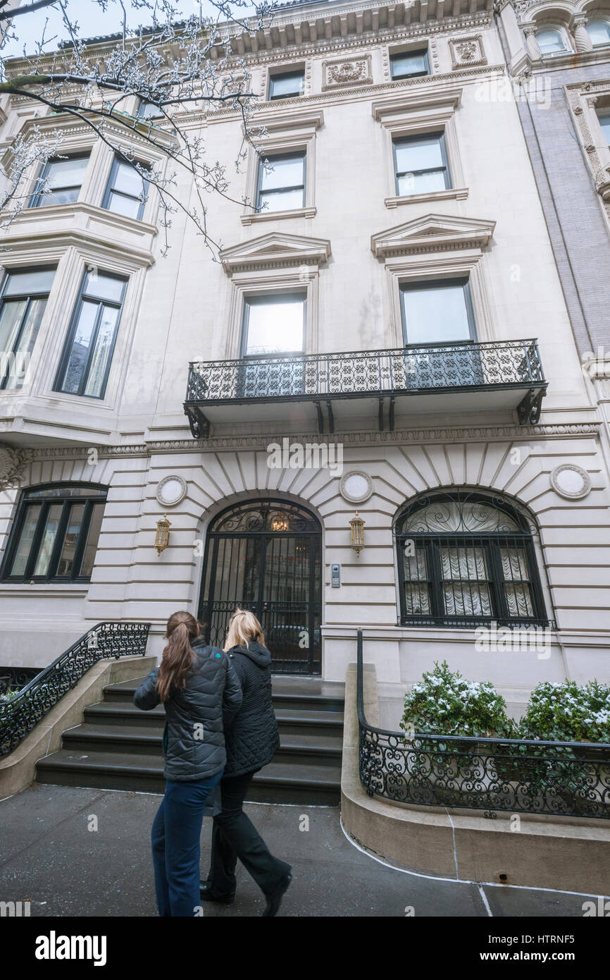 The Clarence Whitman Mansion in the Upper East Side neighborhood of New York on Friday, March 10, 2017. The Chinese billionaire, Huang Guangyu, known as the "Bill Gates of China" has closed on the mansion for $41.5 million. The six-story neo-Renaissance style townhouse was purchased under an LLC but the Justice Dept. has been investigating due to complaints that LLC purchases are used to launder cash. Huang is currently serving a 14 year prison term for bribery and money laundering. The building was purchased from Bungo Shimada, a Japanese philanthropist. (© Richard B. Levine) Stock Photo