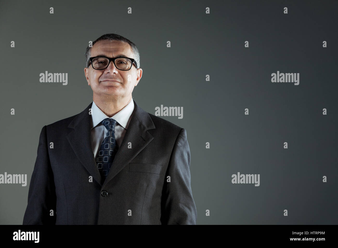 Older man wearing eyeglasses hi-res stock photography and images - Alamy