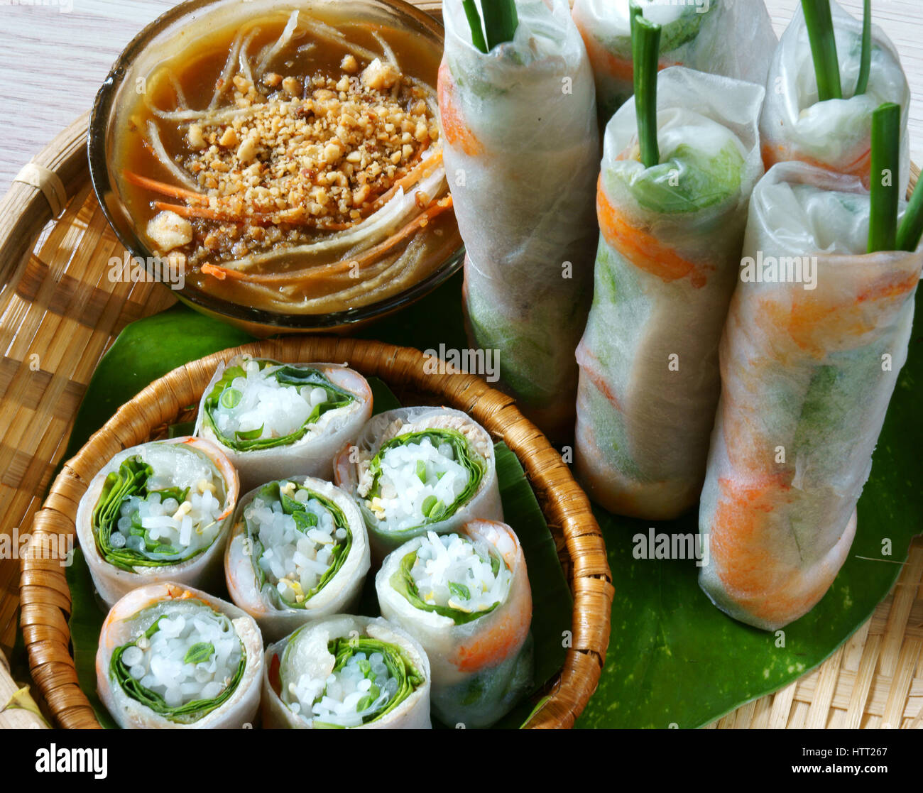 Vietnamese food, goi cuon is street food, roll that delicious, wrapped