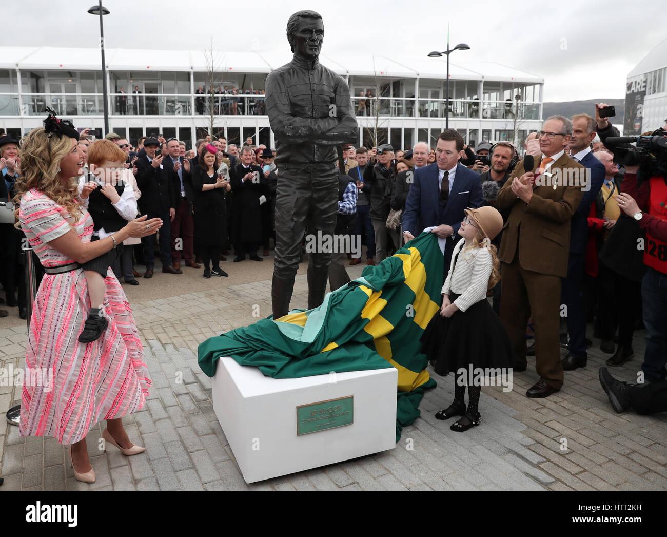 AP McCoy unveils a statue of himself during Champion Day of the 2017 Cheltenham Festival at Cheltenham Racecourse. PRESS ASSOCIATION Photo. Picture date: Tuesday March 14, 2017. See PA story RACING Cheltenham. Photo credit should read: David Davies/PA Wire. Stock Photo