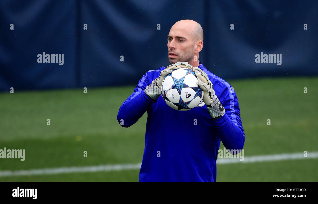 Manchester City goalkeeper Willy Caballero during the training session at the City Football Academy, Manchester. Stock Photo