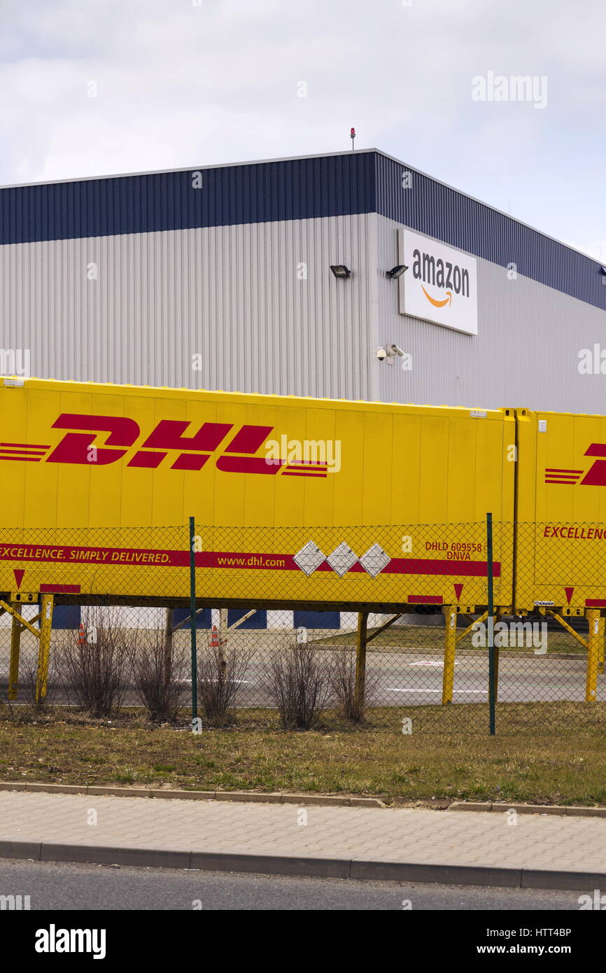 Dhl sign hi-res stock photography and images - Page 2 - Alamy