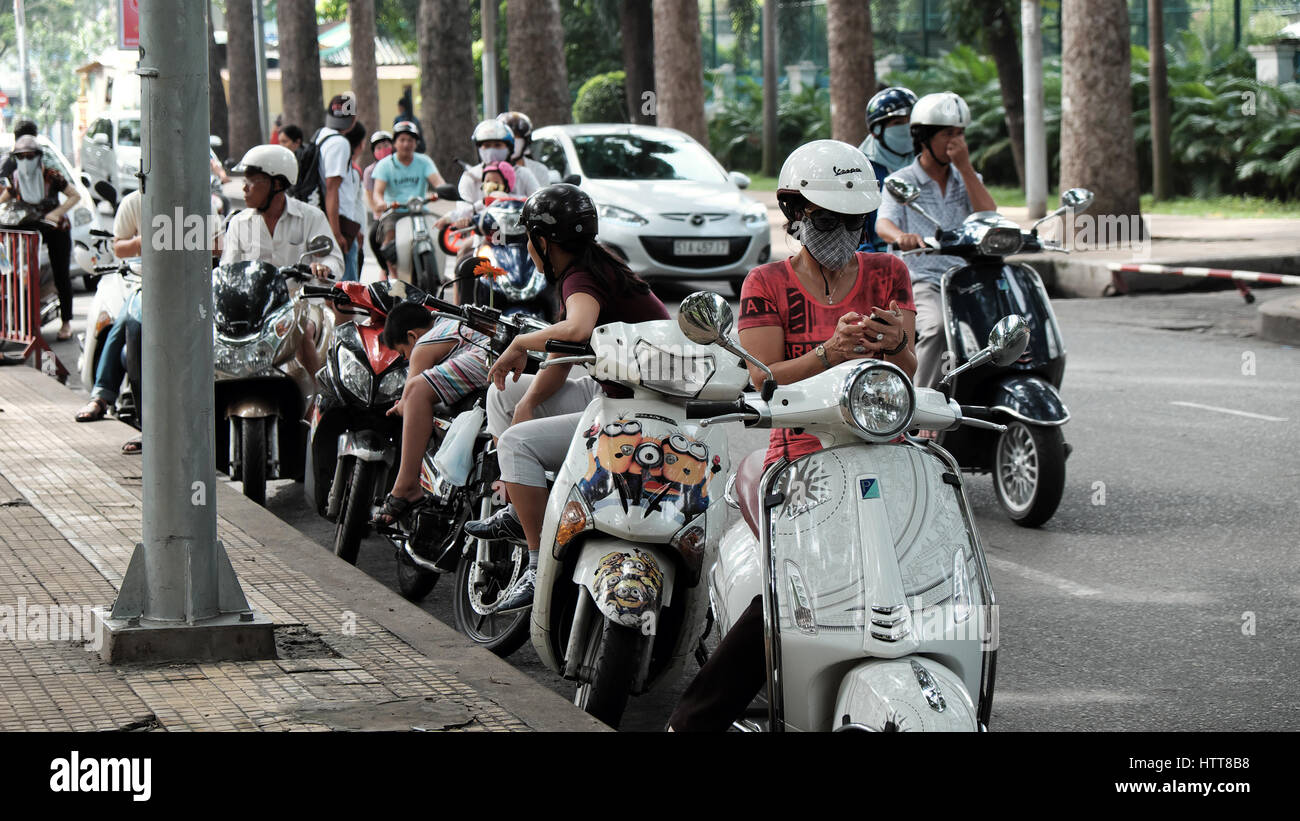 Ho Chi Minh City Viet Nam Vietnamese People Stop Motorbike Play Pokemon Go Hot Game On Smart Phone Gamer Sit On Motorcycle Tao Dan Park Vietnam Stock Photo Alamy