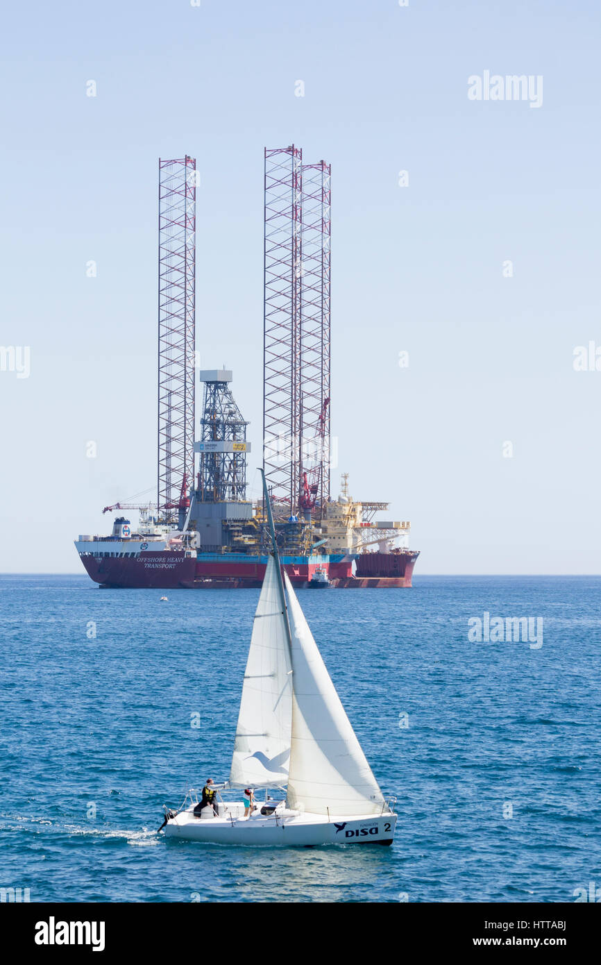 Ship designed for carrying heavy loads in the offshore industry ...