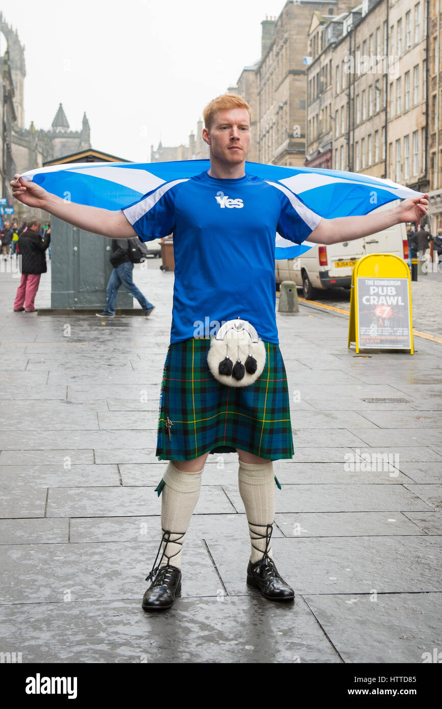 EDINBURGH, SCOTLAND, UK – September 18, 2014 - man expressing his opinion on independence during referendum day Stock Photo