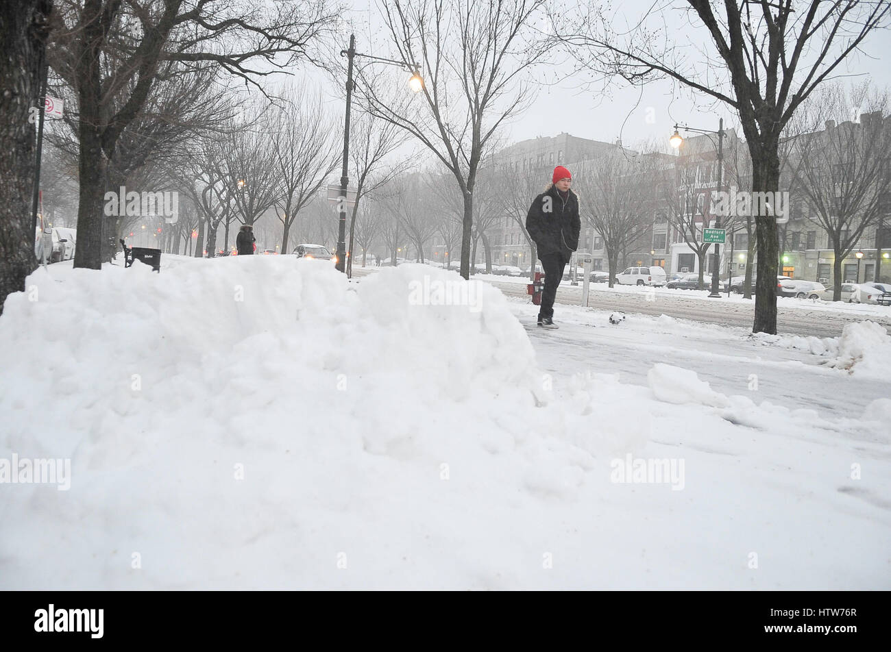 New York, USA. 14th Mar, 2017. NYC public schools closed today, above-ground subway service canceled due to heavy snowstorm this morning. The streets of Brooklyn are dawn covered by the snowstorm. Credit: Luiz Roberto Lima/Pacific Press/Alamy Live News Stock Photo