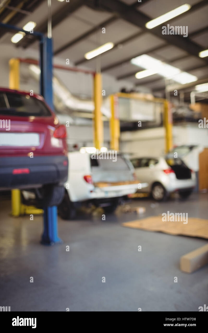 Car on hydraulic lift hi-res stock photography and images - Alamy
