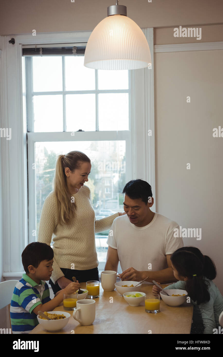 Family meal table hi-res stock photography and images - Alamy