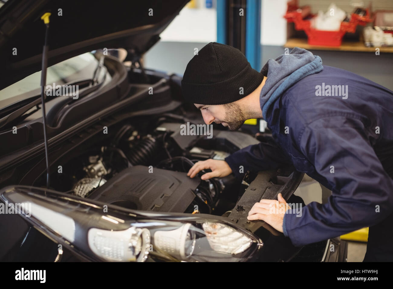 Mechanical servicing hi-res stock photography and images - Alamy