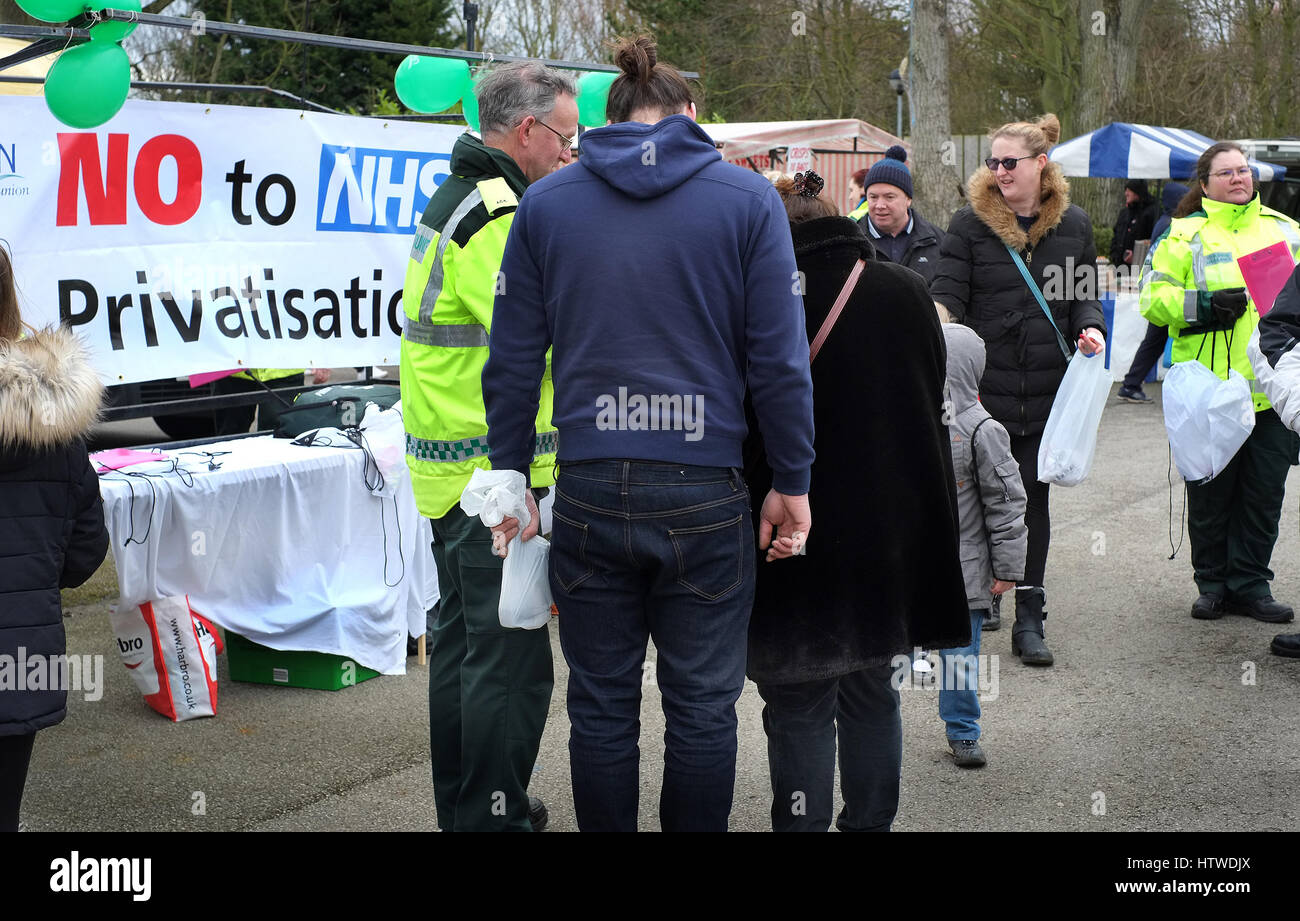 Protest signing to protect health service ambulance staff jobs from privatisation. Stock Photo
