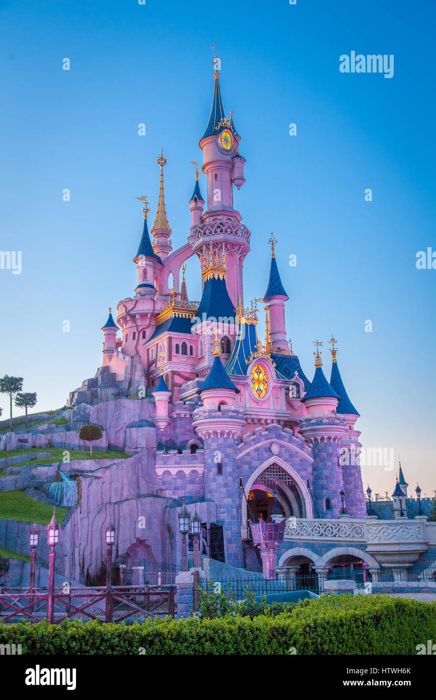 Disneyland paris castle hi-res stock photography and images - Alamy