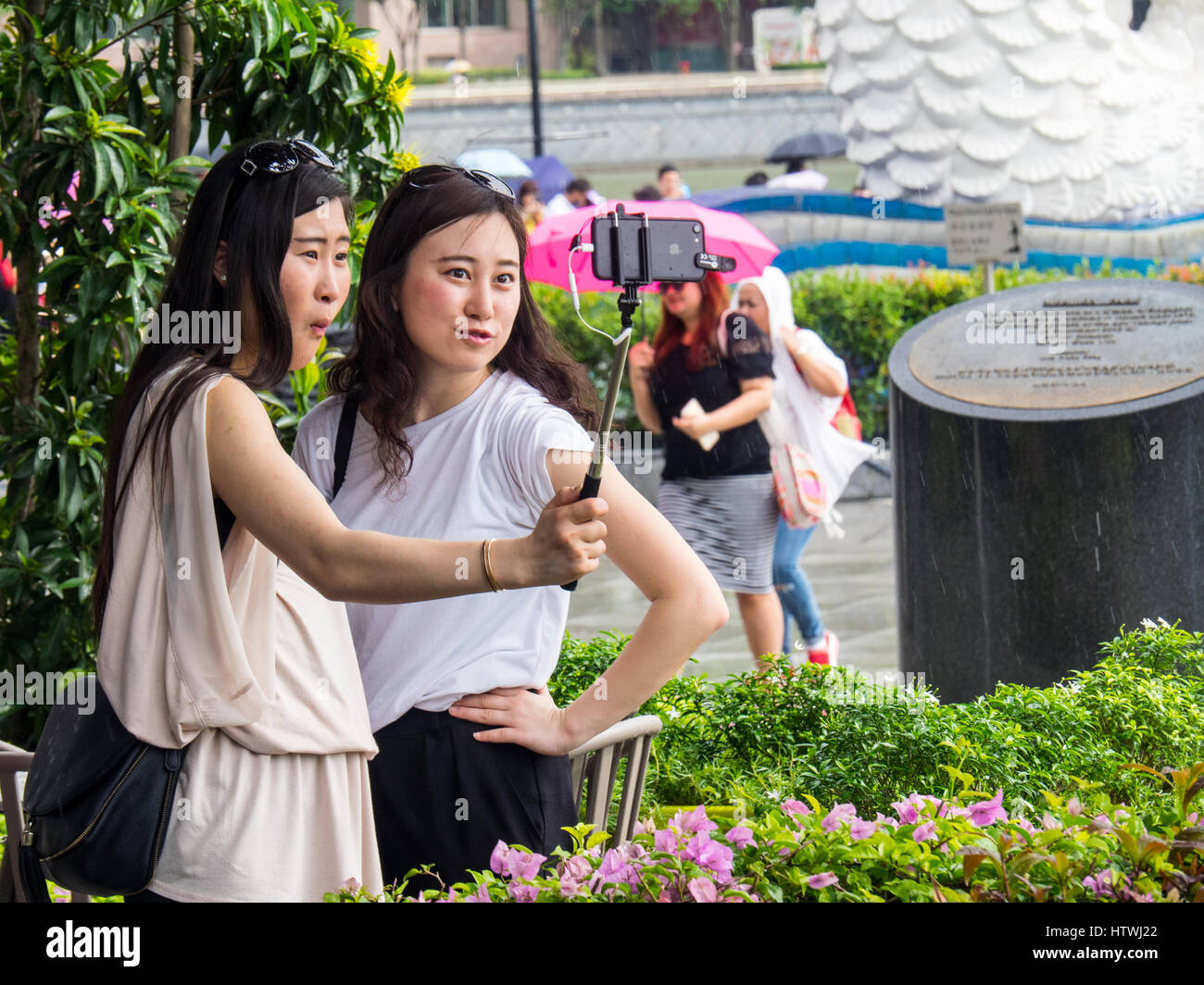 Taking selfie two women hi-res stock photography and images - Alamy