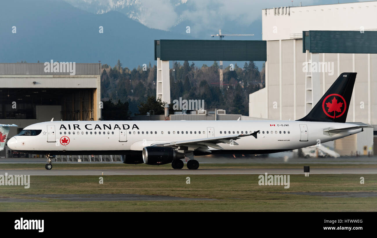 Air Canada plane airplane Airbus A321 (A321-200) narrow-body jetliner take taking off painted in the company's new livery Vancouver International Airp Stock Photo