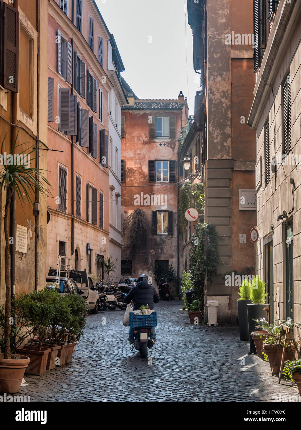 narrow-streets-in-rome-with-restaurants-stock-photo-alamy