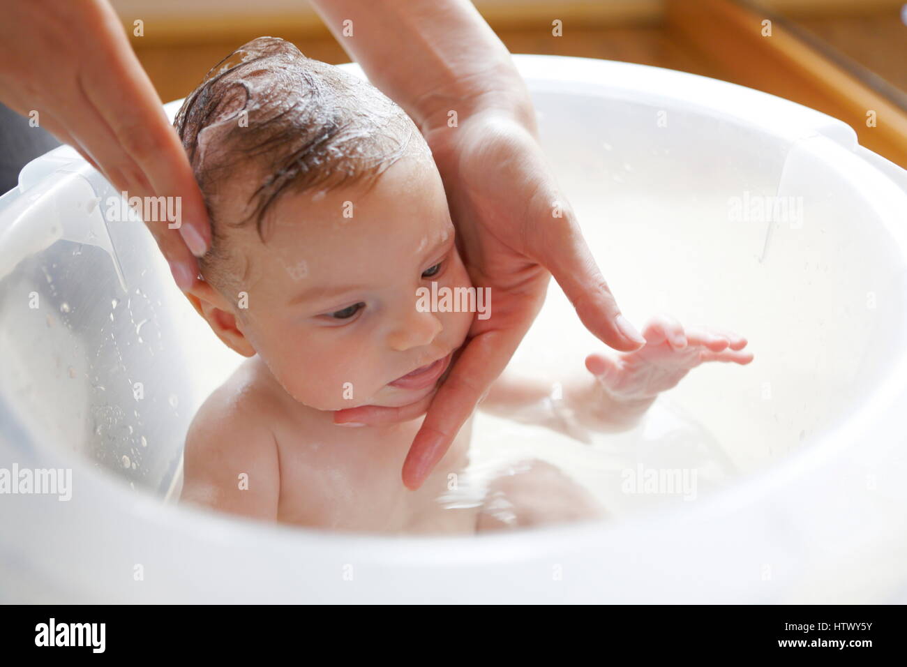 bathing 2 week old baby