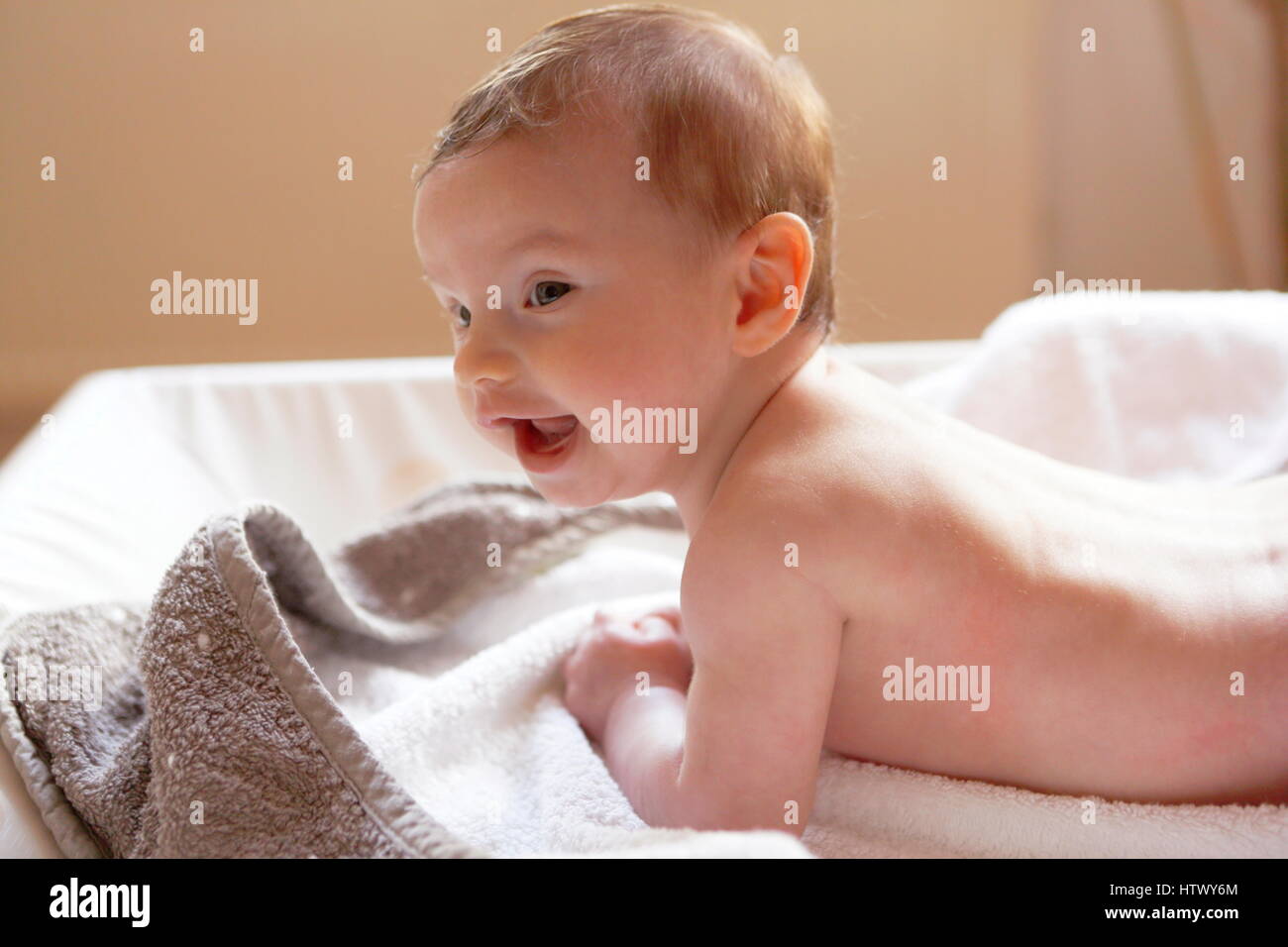 how to bathe a two week old baby