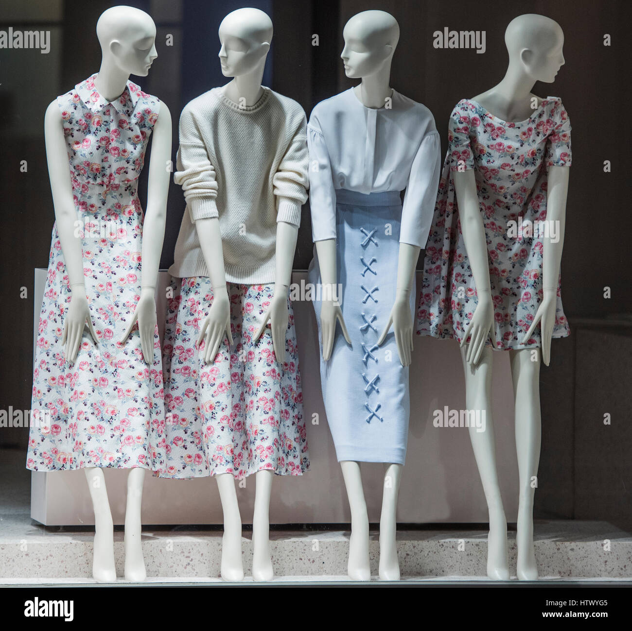 Page 2 - Mannequin Shop Front London High Resolution Stock Photography and  Images - Alamy