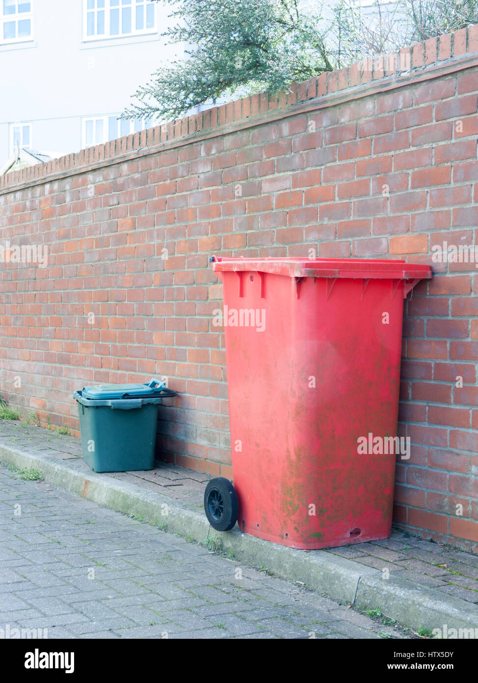 Detailed picture of green bin hi-res stock photography and images - Alamy