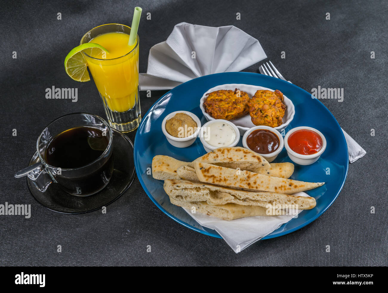 Oriental Indian set, naan bread and onion bhaji, four sauces, blue