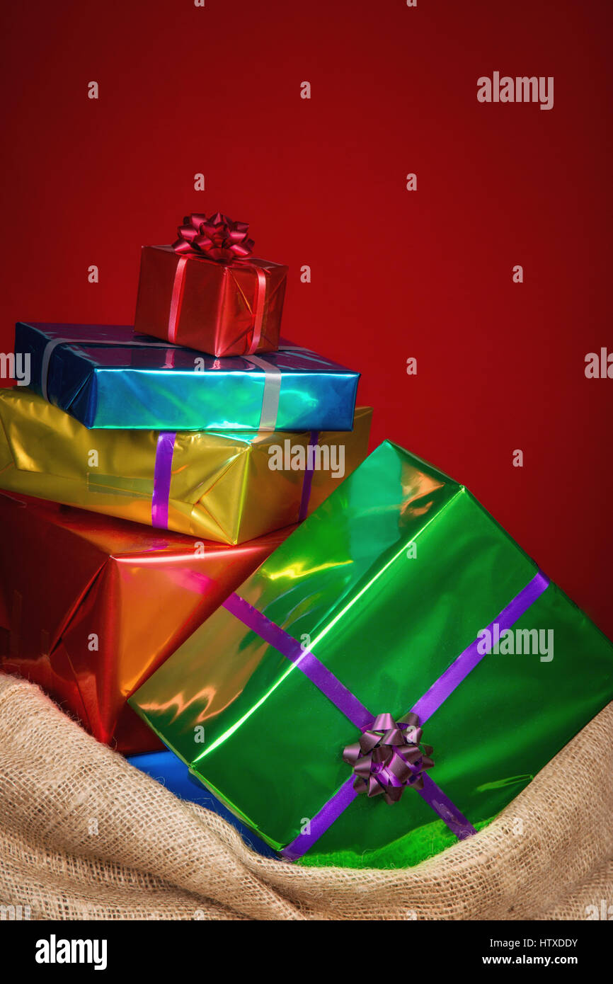 Jute bag full of Dutch Sinterklaas presents with neutral wrapping paper  Stock Photo - Alamy