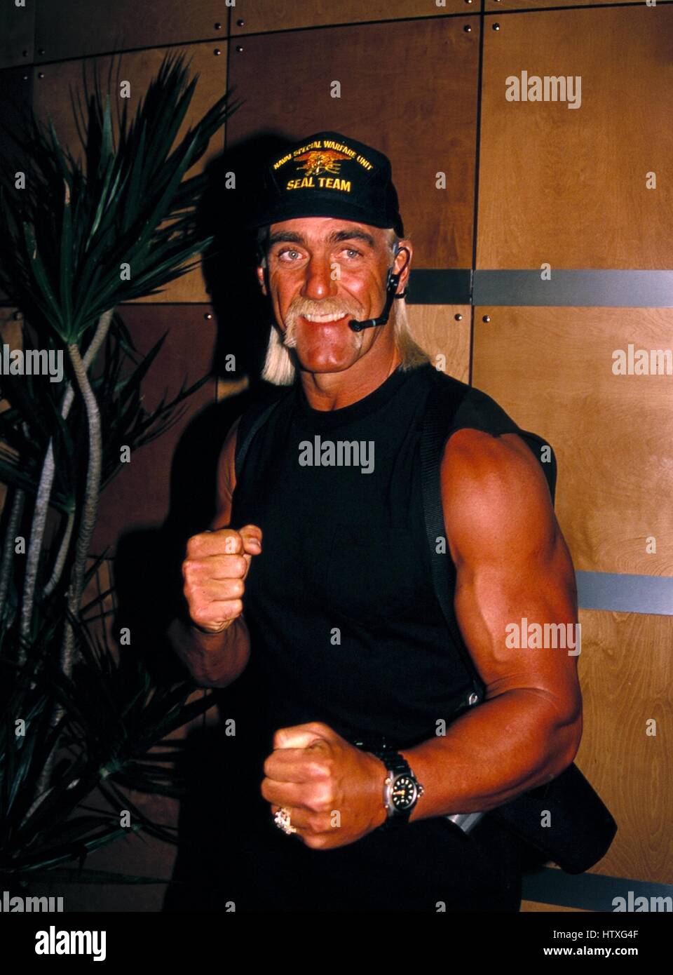 HULK HOGAN JAN 1994 N.A.T.P.E TV CONVENTION MIAMI, FLORIDA CREDIT ALL USES  Stock Photo - Alamy