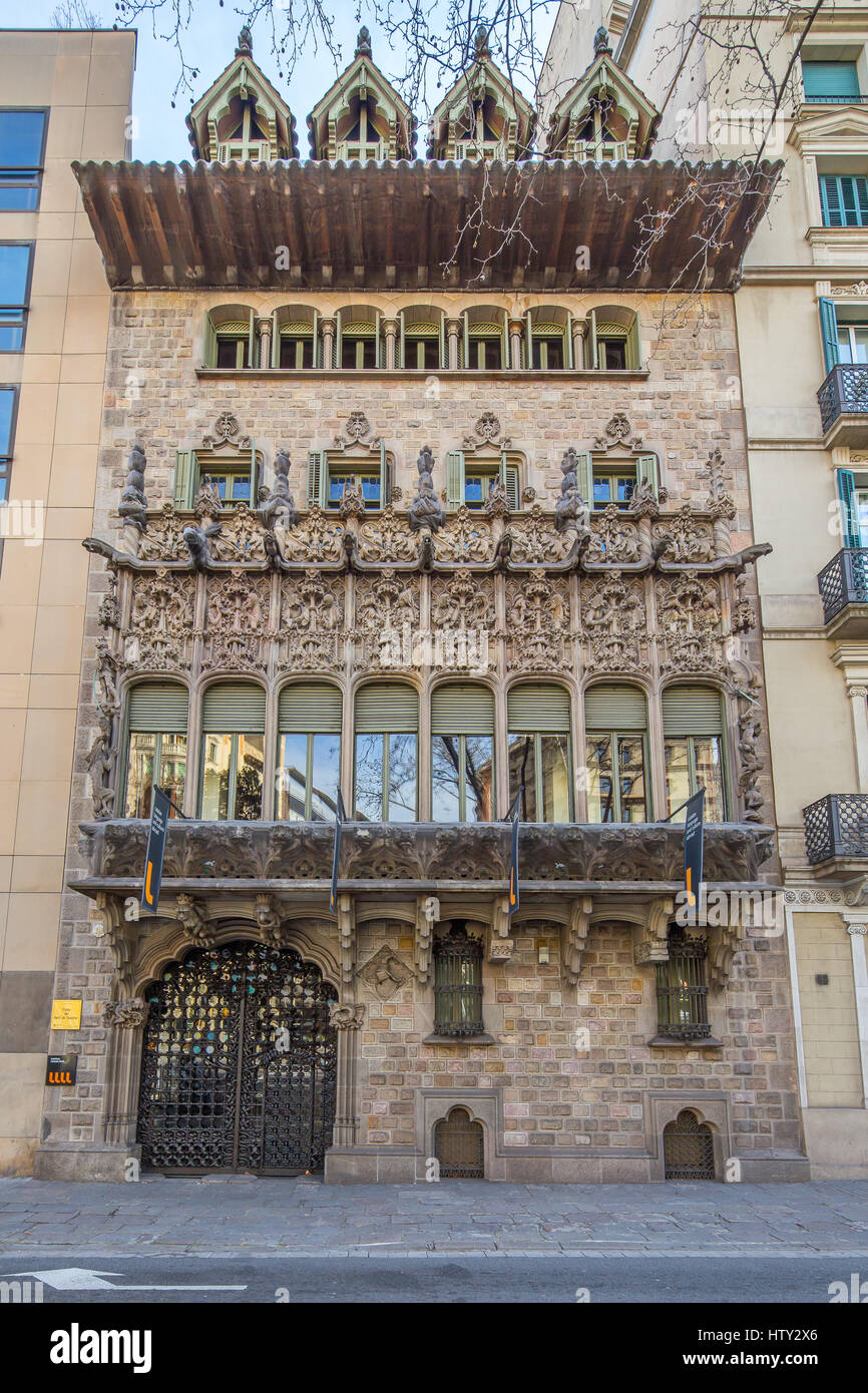 Palau del Baró de Quadras by architect Josep Puig i Cadafalch