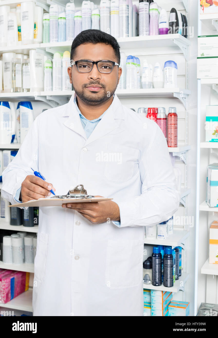 Pharmacist chemist hi-res stock photography and images - Alamy