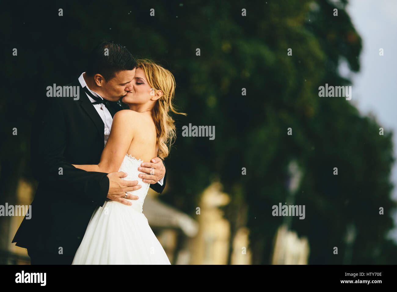 Wedding couple outdoor Stock Photo - Alamy