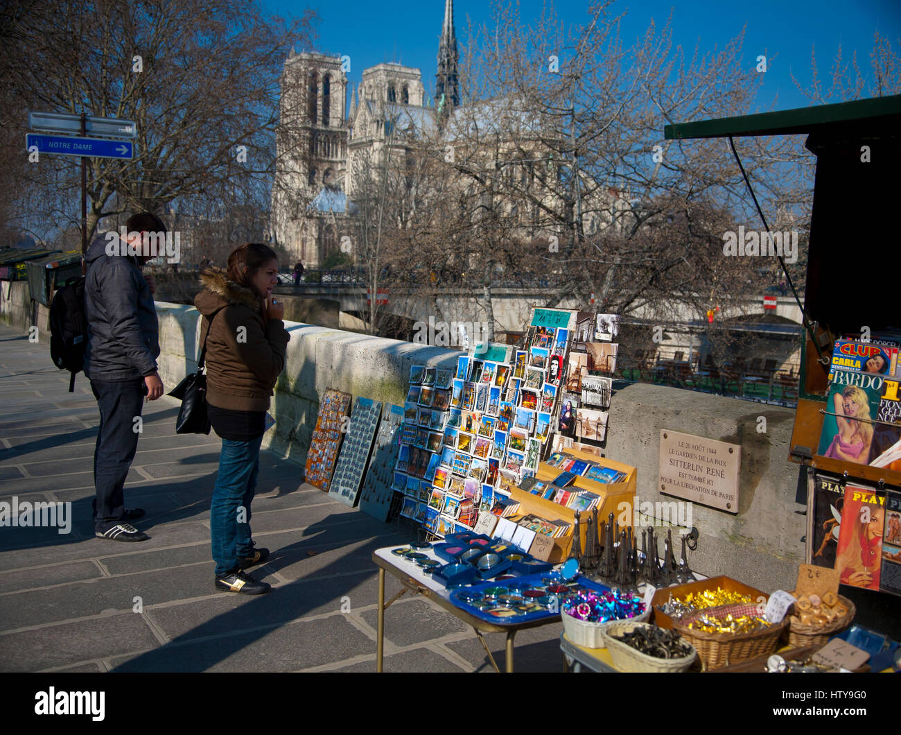 Gift shop paris hi-res stock photography and images - Alamy