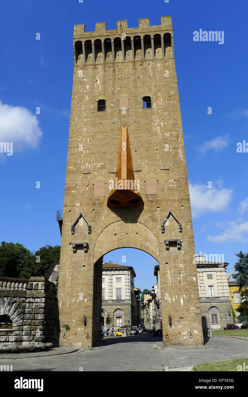 The Tower of San Niccolò in Florence, Italy. The tower used to be part of  the old city walls that protected Florence. It is the tallest of the  ancient Stock Photo -