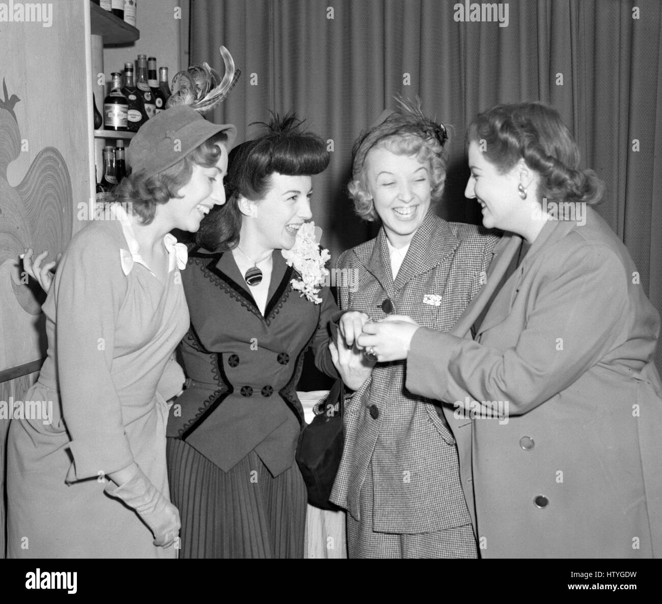 Linda Joyce (second left) with radio stars Vera Lynn (l), Joy Nichols ...