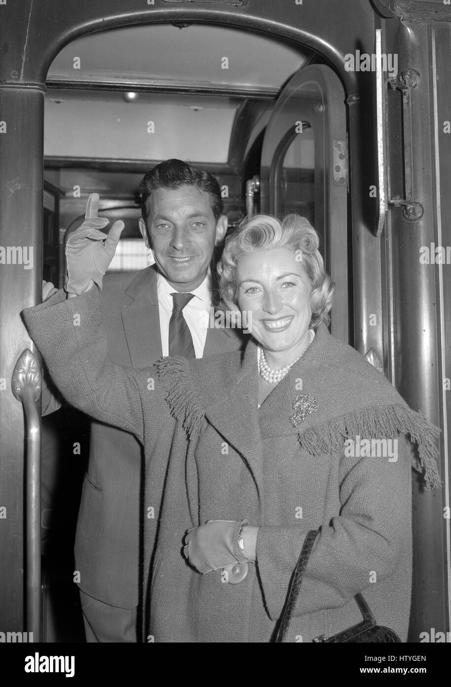 Singer Vera Lynn leaving with her husband, Harry Lewis, on a boat train from Waterloo Station, London. Stock Photo