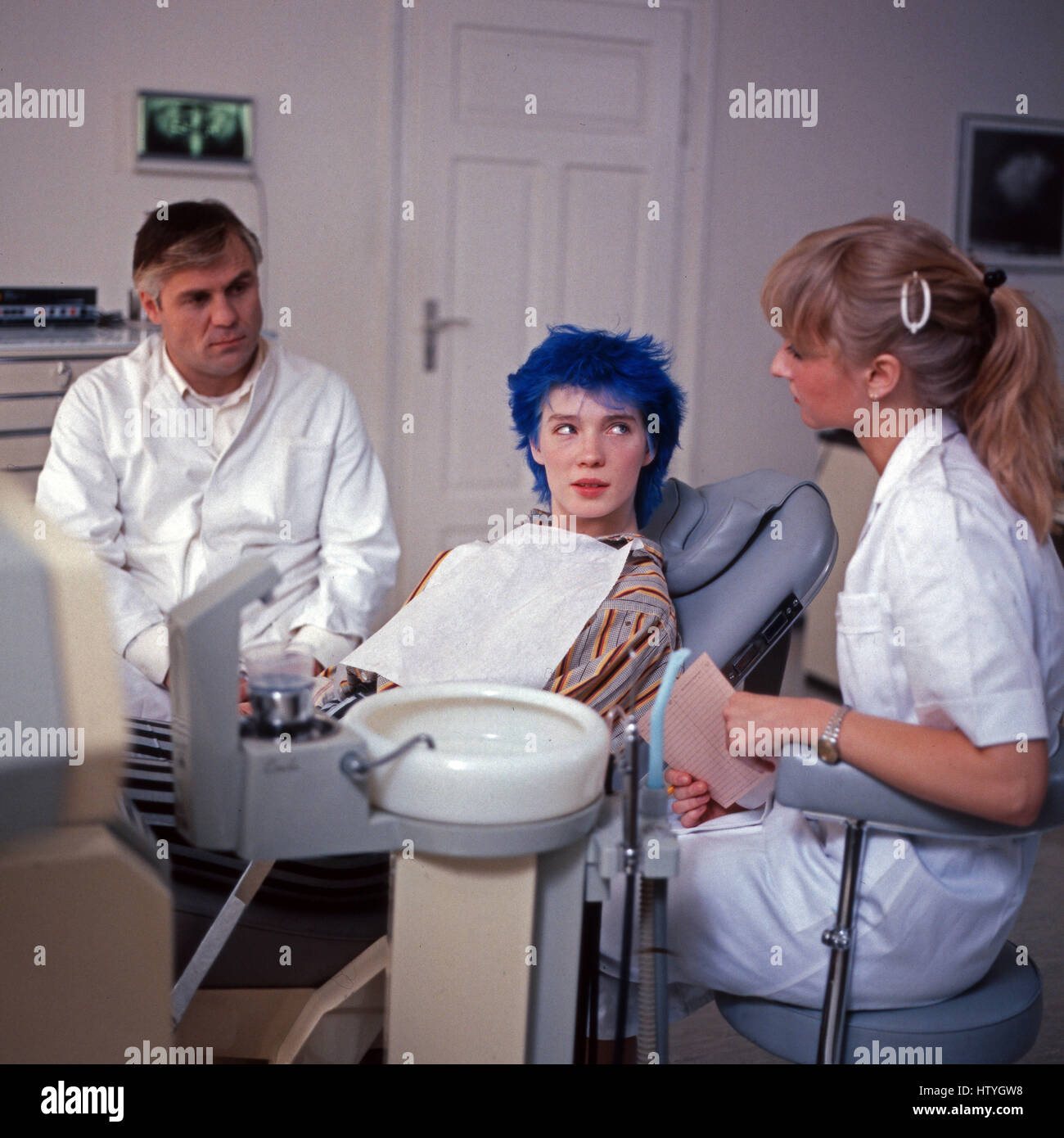 Mitten ins Herz, Fernsehfilm, Deutschland 1983, Regie: Doris Dörrie, Darsteller: Josef Bierbichler, Beate Jensen (Mitte) Stock Photo