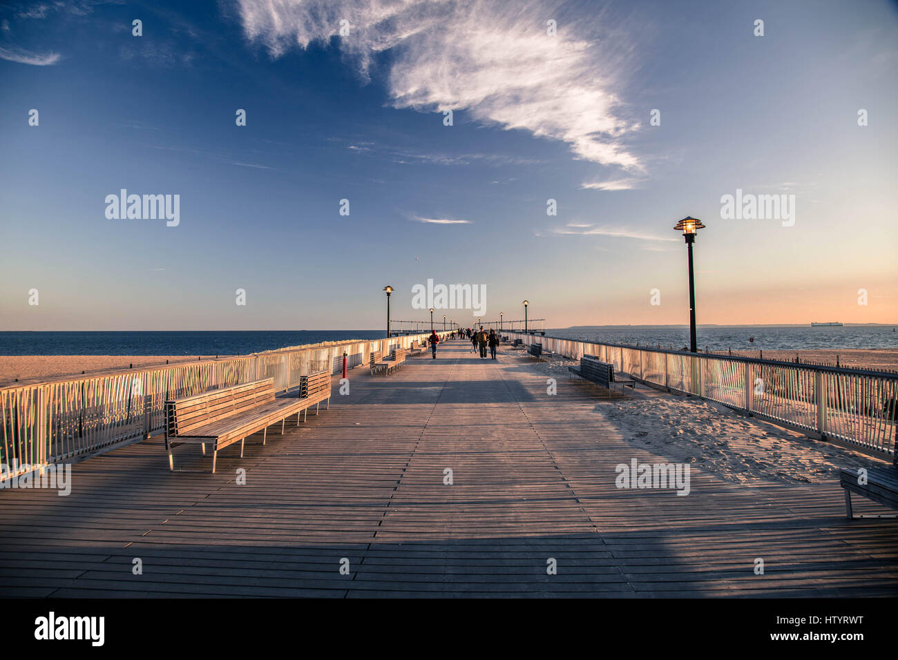 Coney island pier winter hi-res stock photography and images - Alamy