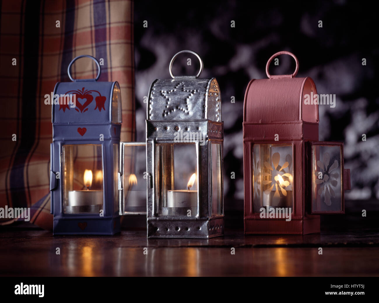 Lighted lanterns hi-res stock photography and images - Alamy