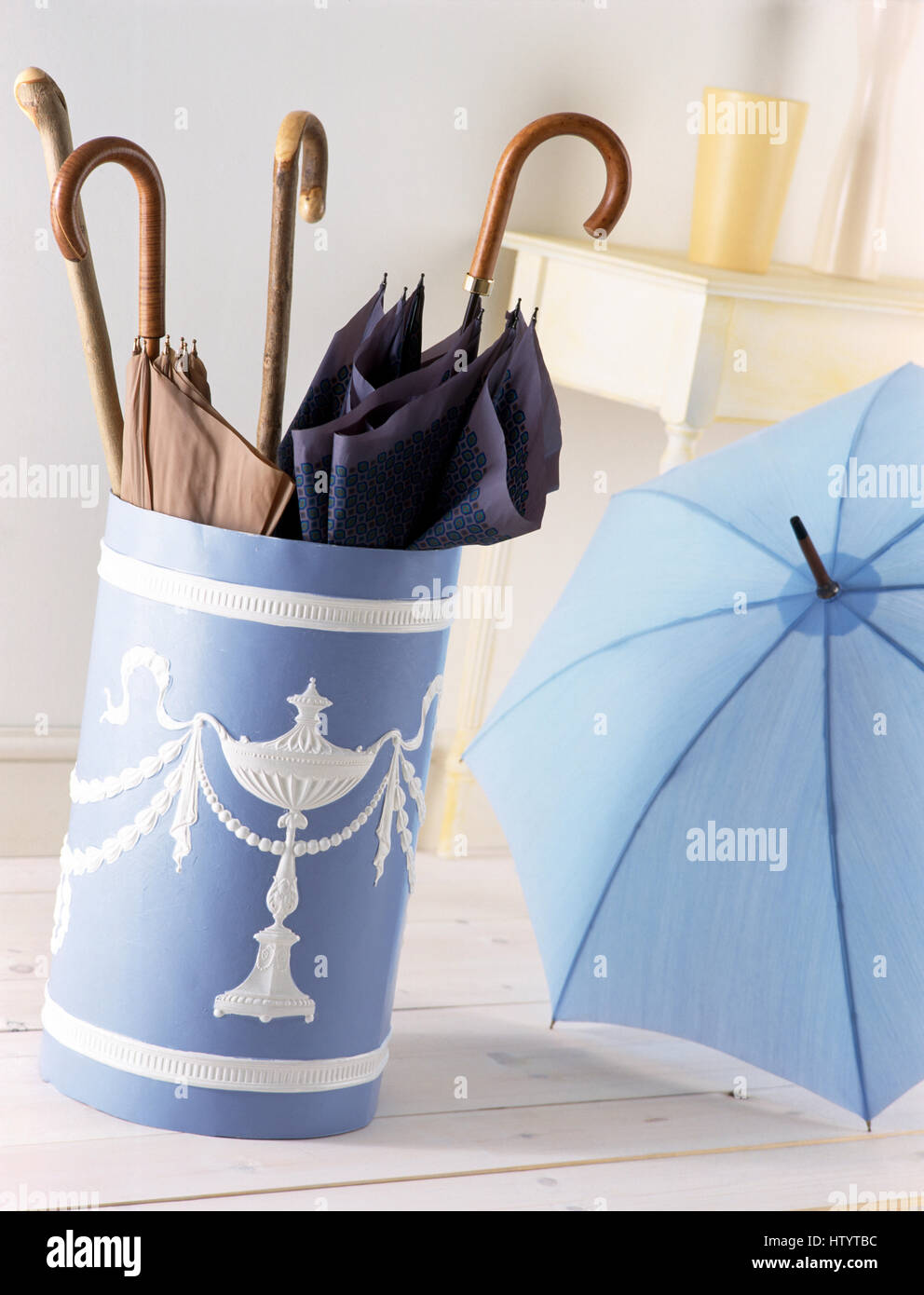 Umbrella stand hires stock photography and images Alamy