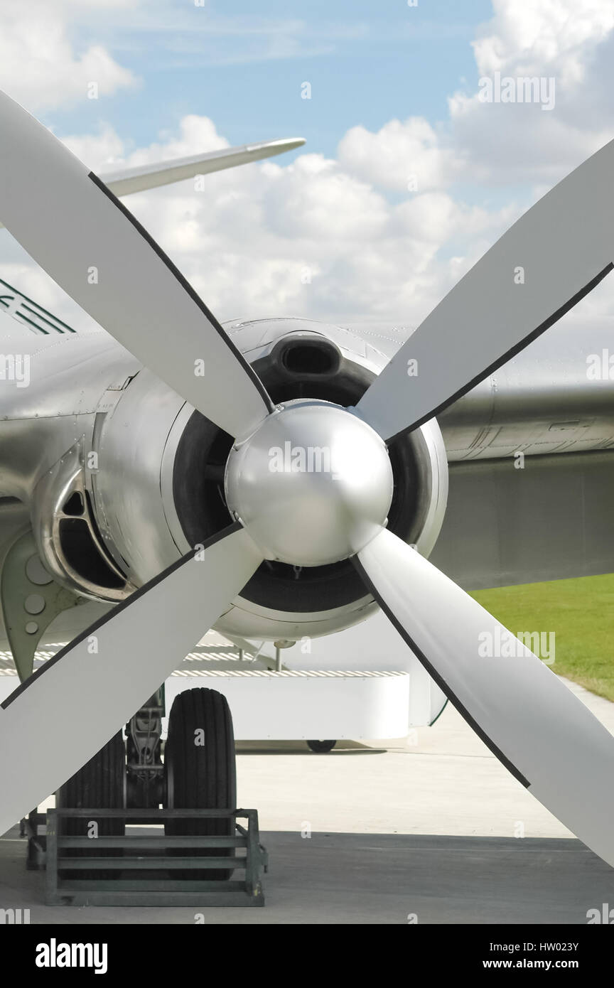 propeller and engine of a vintage airplane Stock Photo - Alamy
