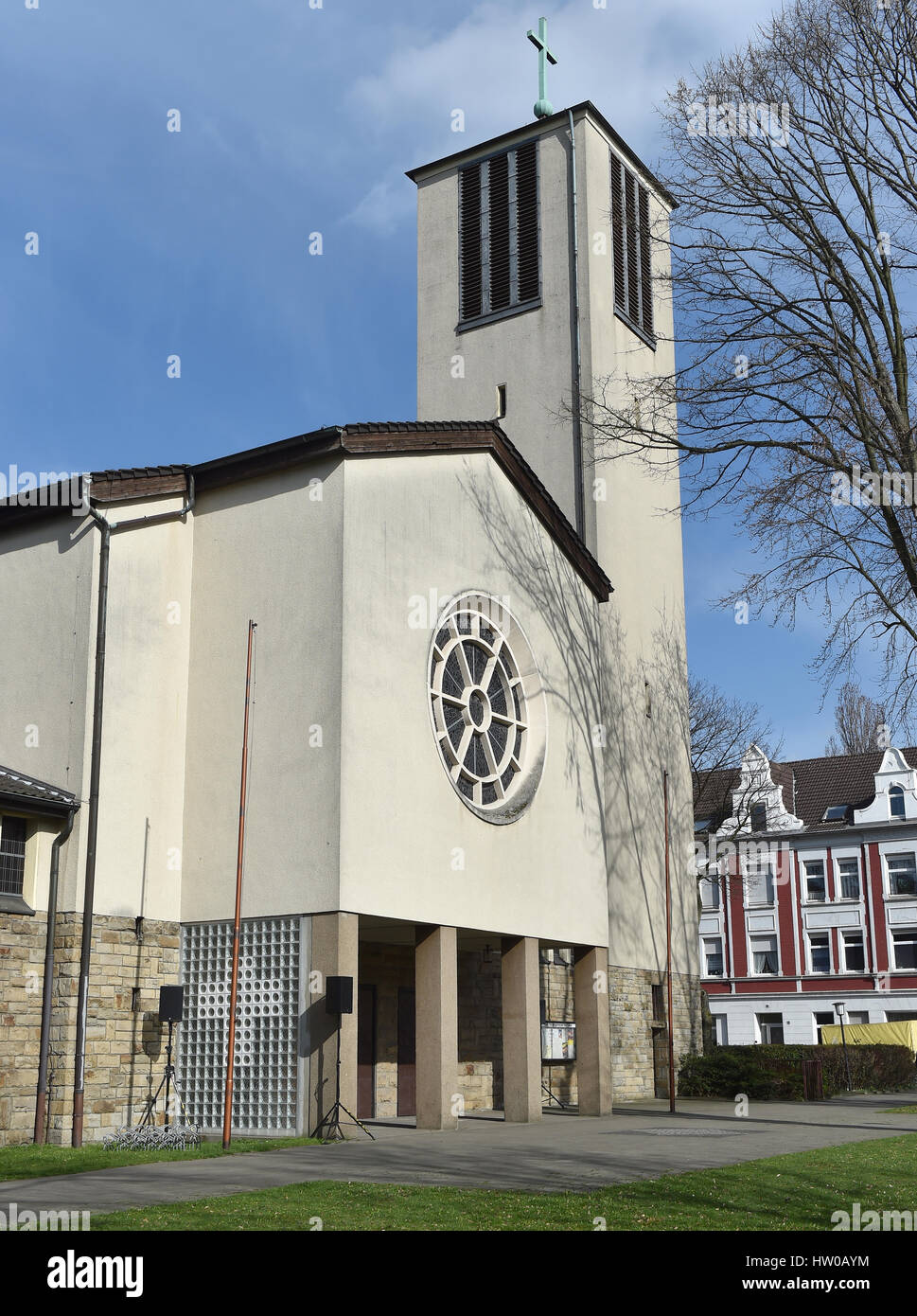 Herne, Germany. 15th Mar, 2017. The Sacred Heart Church (Herz-Jesu-Kirche) in which an ecumenical memorial service is to take place for the two murder victims in Herne, Germany, 15 March 2017, Relatives, friends, neighbours and classmates are expected to attend the commemorative event. Photo: Caroline Seidel/dpa/Alamy Live News Stock Photo