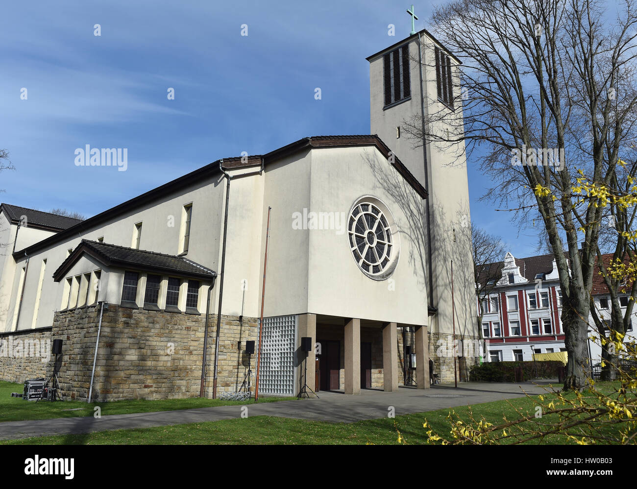 Herne, Germany. 15th Mar, 2017. The Sacred Heart Church (Herz-Jesu-Kirche) in which an ecumenical memorial service is to take place for the two murder victims in Herne, Germany, 15 March 2017, Relatives, friends, neighbours and classmates are expected to attend the commemorative event. Photo: Caroline Seidel/dpa/Alamy Live News Stock Photo