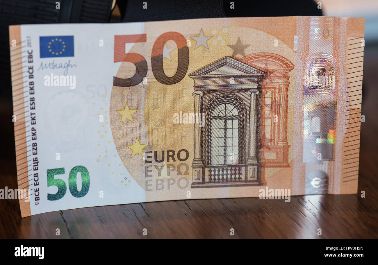 Пятьдесят изменить. 50 Евро купюра. Банкноты 50 евро. Банкноты евро нового образца 50 евро. Купюра 50 евро нового образца.