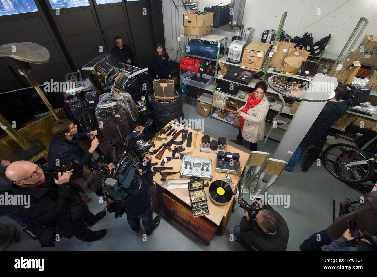 Dresden, Germany. 16th Mar, 2017. Journalists stand inbetween secured ...