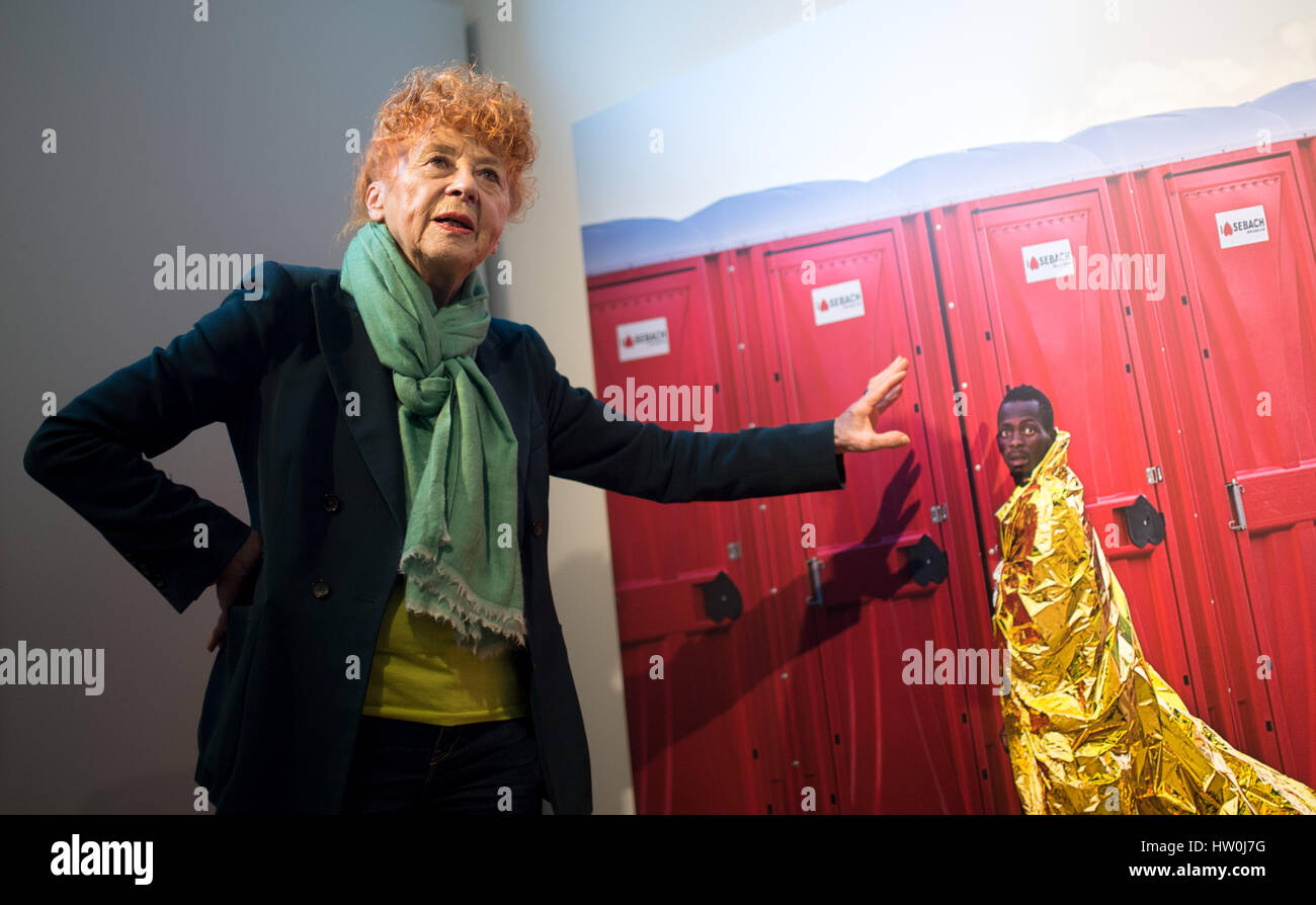 Munich, Germany. 16th Mar, 2017. Photographer Herlinde Koelbl speaks about her exhibition 'Refugees' at the literature house in Munich, Germany, 16 March 2017. The exhibition is open until 7 May 2017 and will move to the United Nations in New York, US, in October. Photo: Alexander Heinl/dpa/Alamy Live News Stock Photo