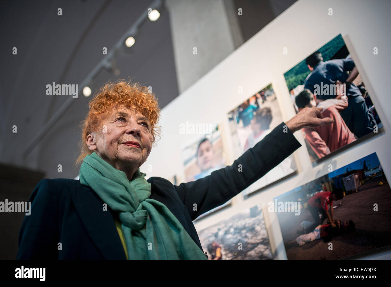 Munich, Germany. 16th Mar, 2017. Photographer Herlinde Koelbl speaks about her exhibition 'Refugees' at the literature house in Munich, Germany, 16 March 2017. The exhibition is open until 7 May 2017 and will move to the United Nations in New York, US, in October. Photo: Alexander Heinl/dpa/Alamy Live News Stock Photo