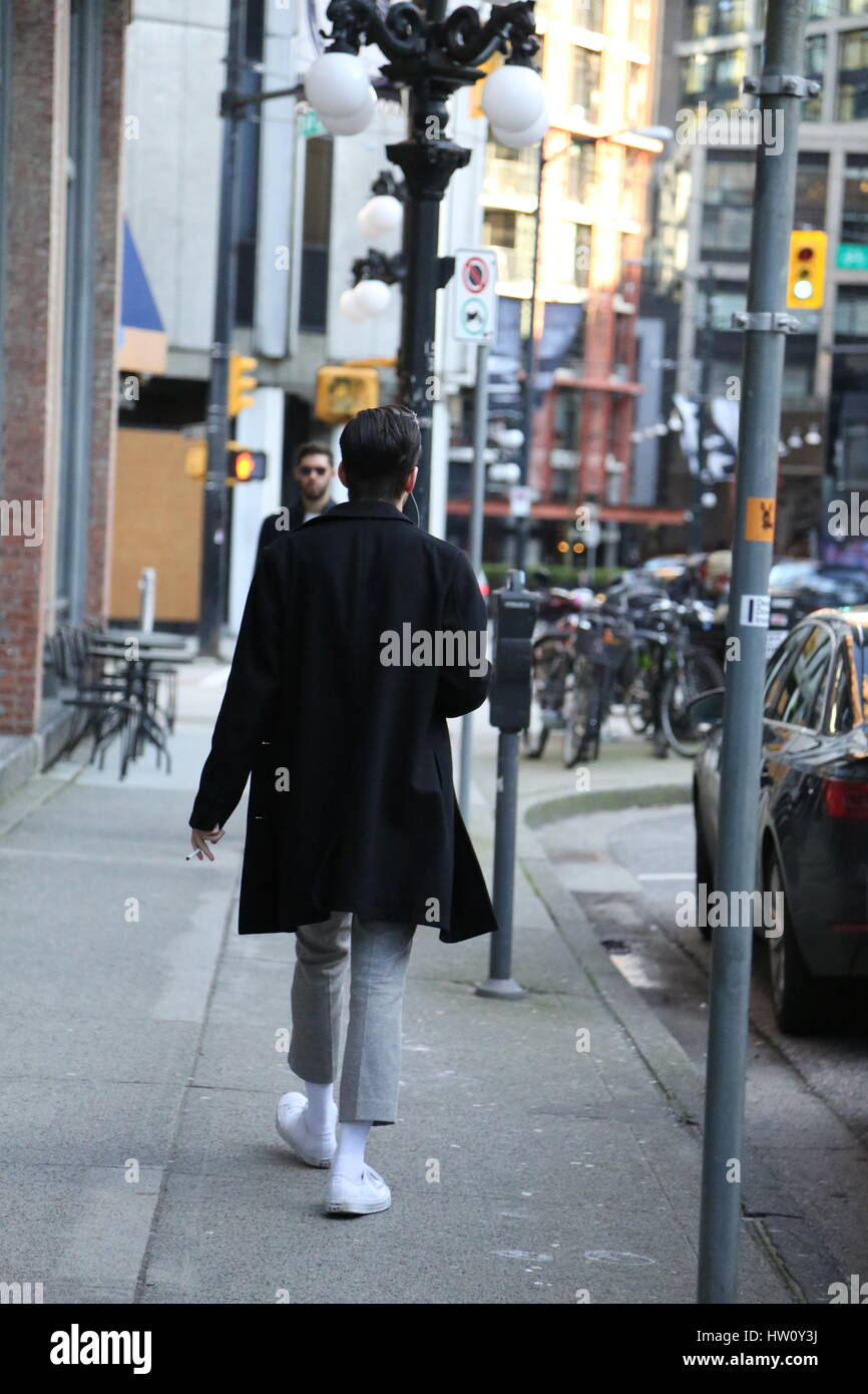 Fashionable man walking outside hi-res stock photography and images - Alamy