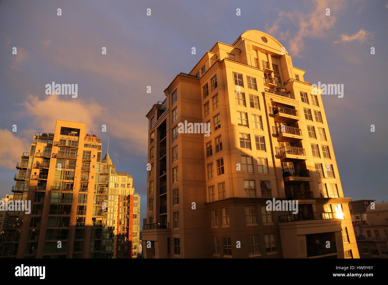 Vancouver canada tall golden building hi-res stock photography and ...