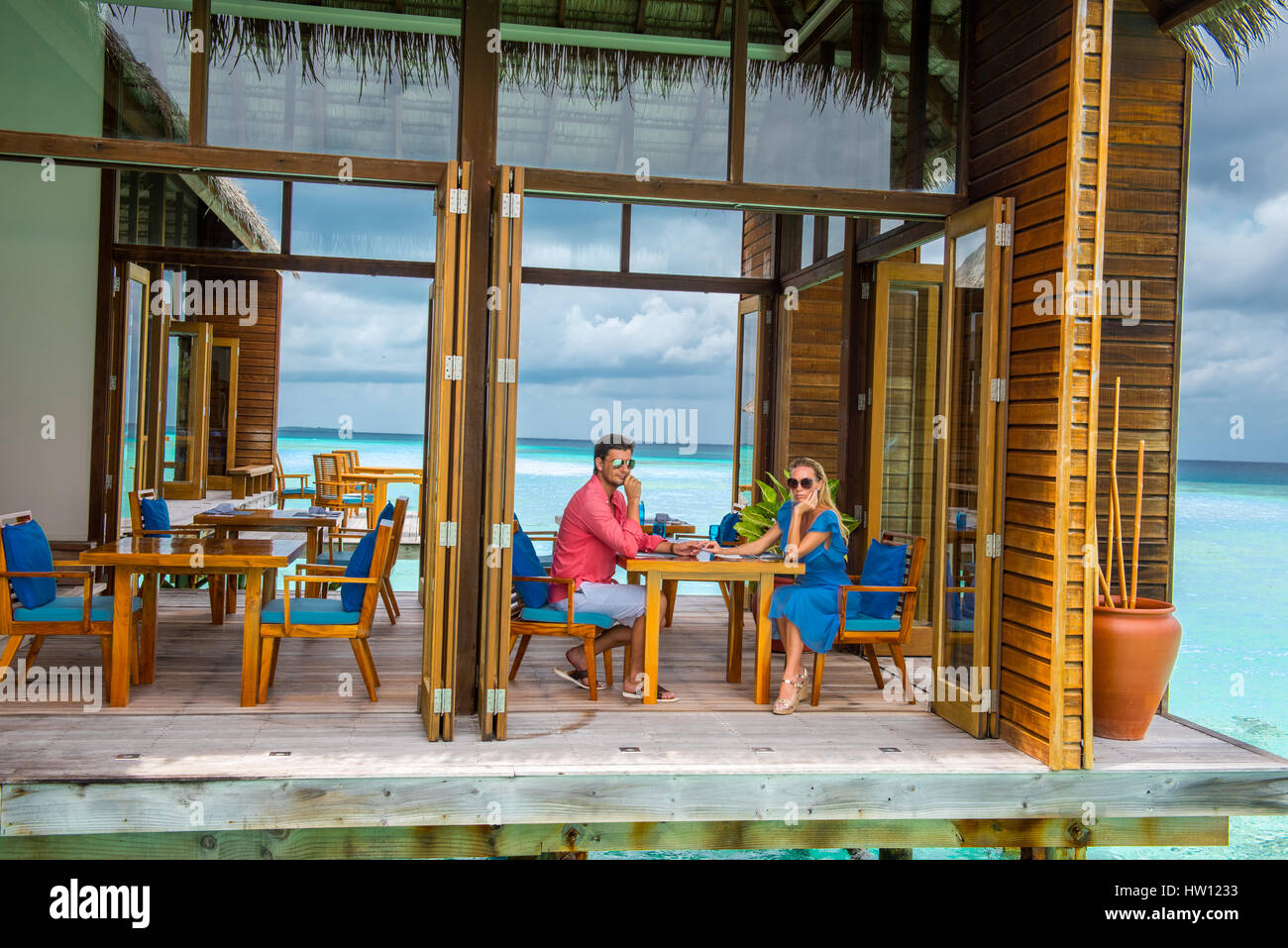 Maldives, Rangali Island. Conrad Hilton Resort. Couple at the Mandhoo organic restaurant over the ocean (MR). Stock Photo